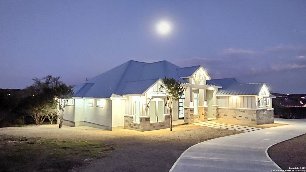 Front exterior of a new home in , New Braunfels, TX, highlighting curb appeal (Image 21).
