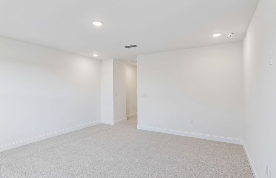 Spacious, unfurnished interior of a new home in Del Webb Southern Harmony, Murfreesboro (Image 30).