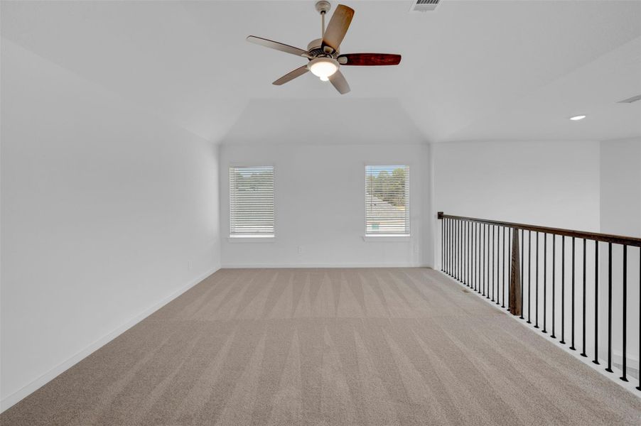 Spacious, unfurnished interior of a new home in Sorella, Tomball (Image 12).