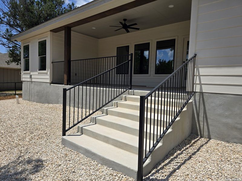 Exterior details and patio area of a home in , Canyon Lake (Image 3).