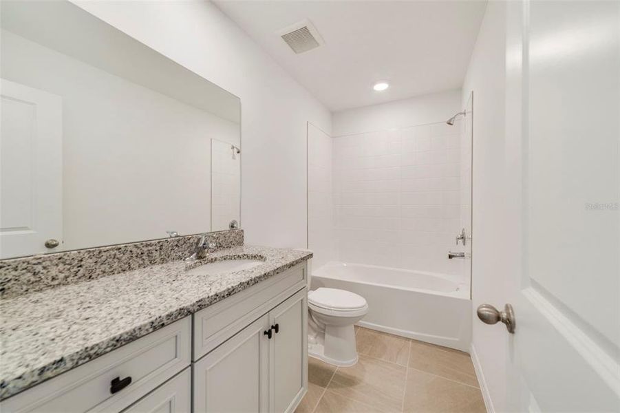 Furnished interior view inside a new home in Towns at Greenleaf, Oviedo (Image 9).