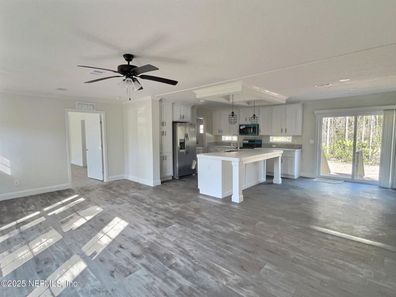 Spacious, unfurnished interior of a new home in , Palatka (Image 12).