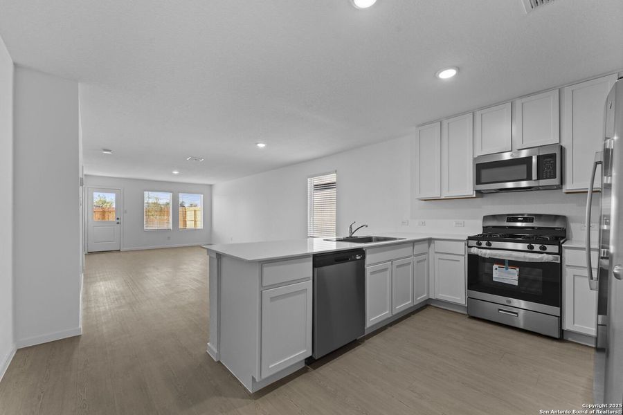 Furnished interior view inside a new home in Torian Village: Stonehill Collection, San Antonio (Image 6). Furnished interior view inside a new home in Torian Village: Stonehill Collection, San Antonio (Image 6).