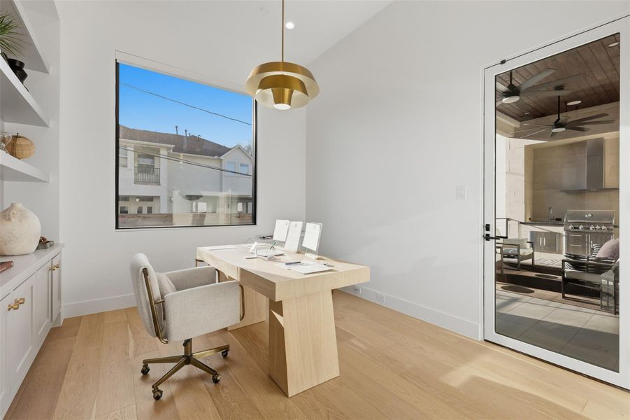 Furnished interior view inside a new home in , Bellaire (Image 40).