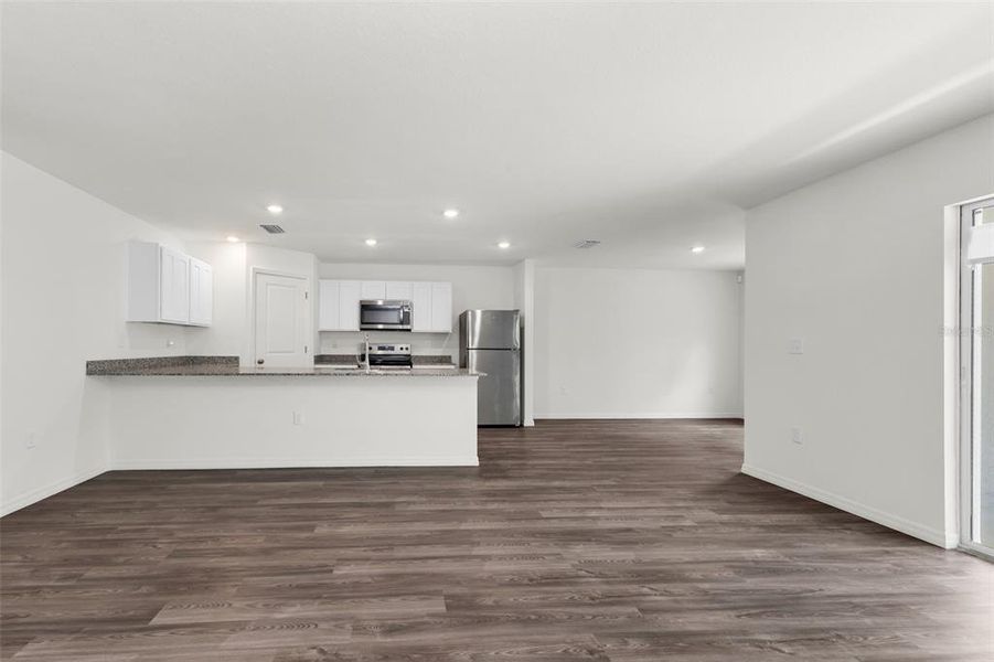 Spacious, unfurnished interior of a new home in , Port Charlotte (Image 23).