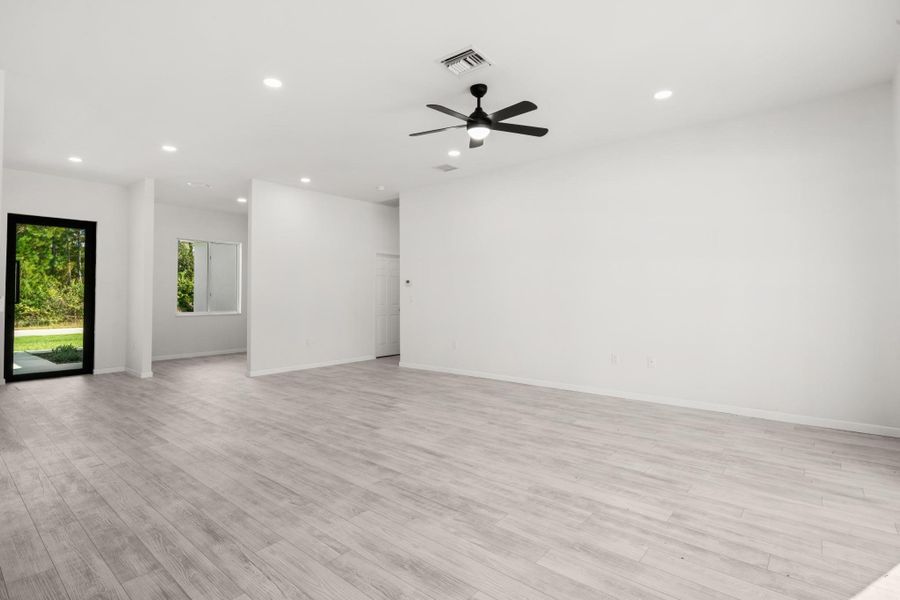 Spacious, unfurnished interior of a new home in , Lake Placid (Image 36).