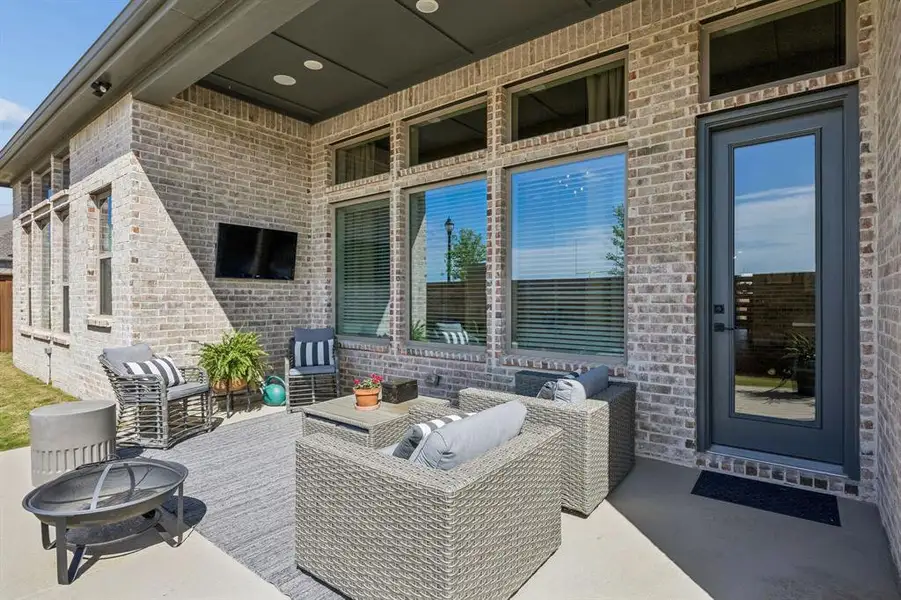 Exterior details and patio area of a home in , Mansfield (Image 4).