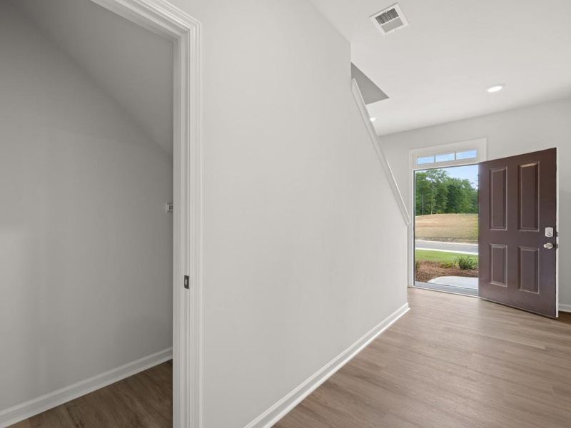 Spacious, unfurnished interior of a new home in Oakleigh Glen, Dallas (Image 25).
