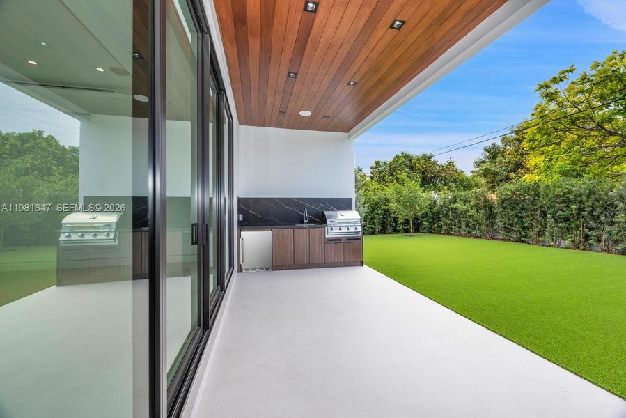Exterior details and patio area of a home in , Miami (Image 45).