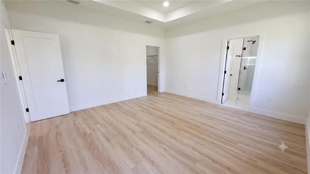 Spacious, unfurnished interior of a new home in , North Port (Image 27).