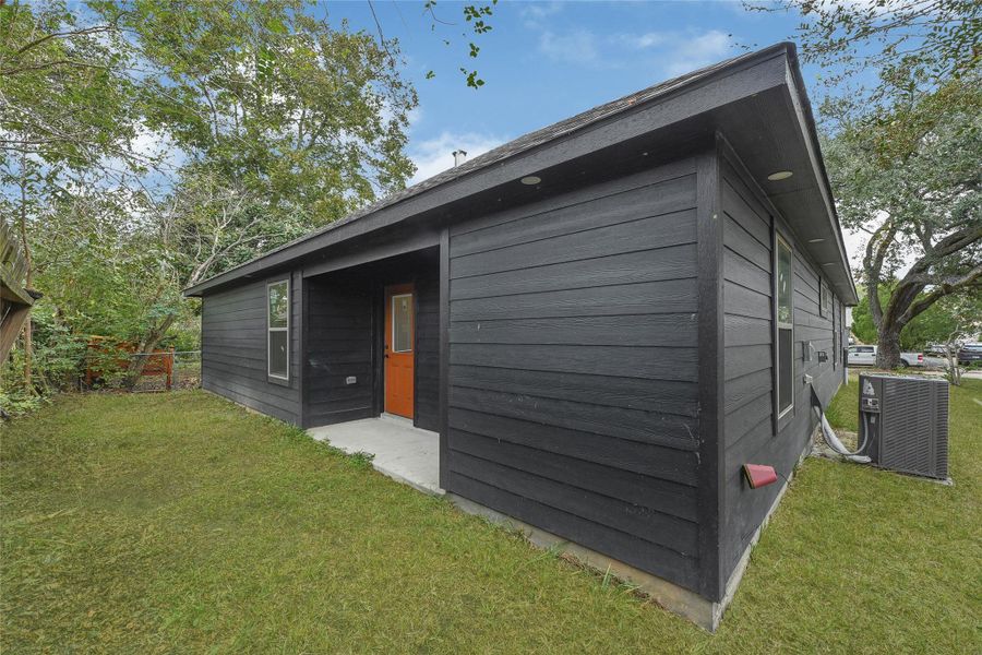 Exterior details and patio area of a home in , League City (Image 4). Exterior details and patio area of a home in , League City (Image 4).