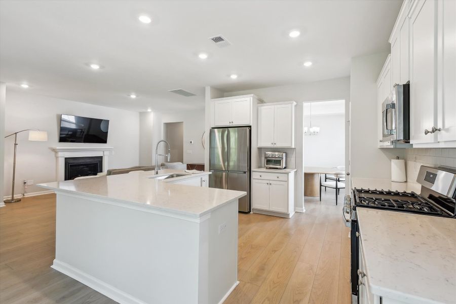 Furnished interior view inside a new home in Saint John's Lake: Arbor Collection, Johns Island (Image 18).