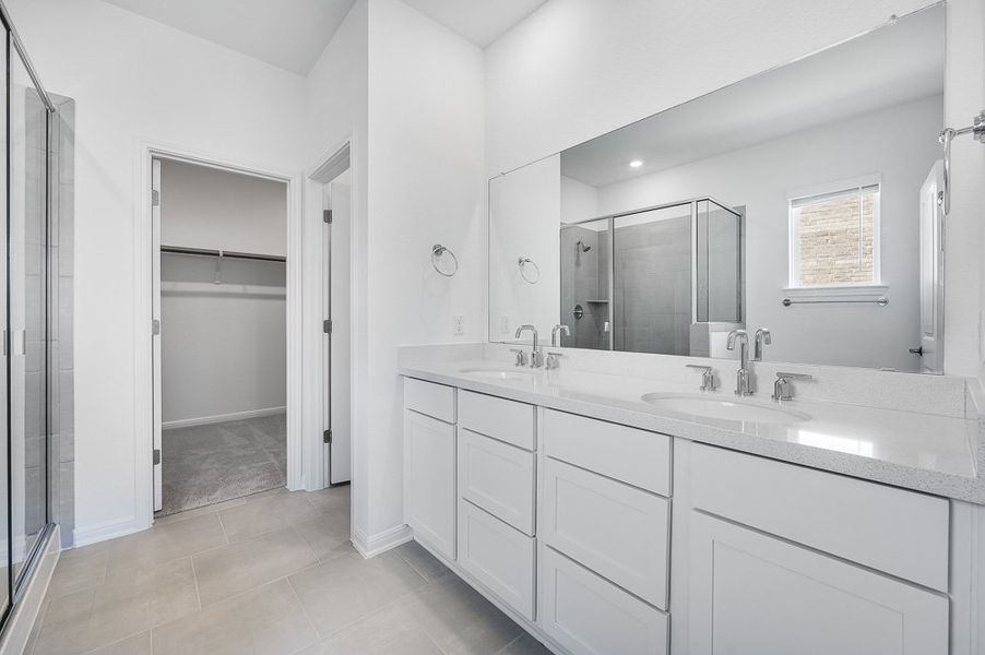 Furnished interior view inside a new home in Longview, Del Valle (Image 5).