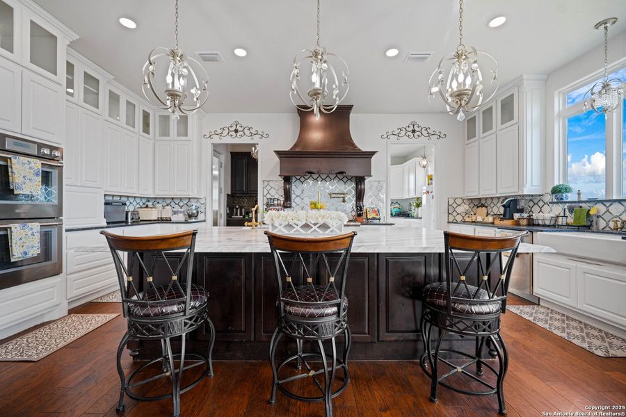 Furnished interior view inside a new home in , Kenedy (Image 48).