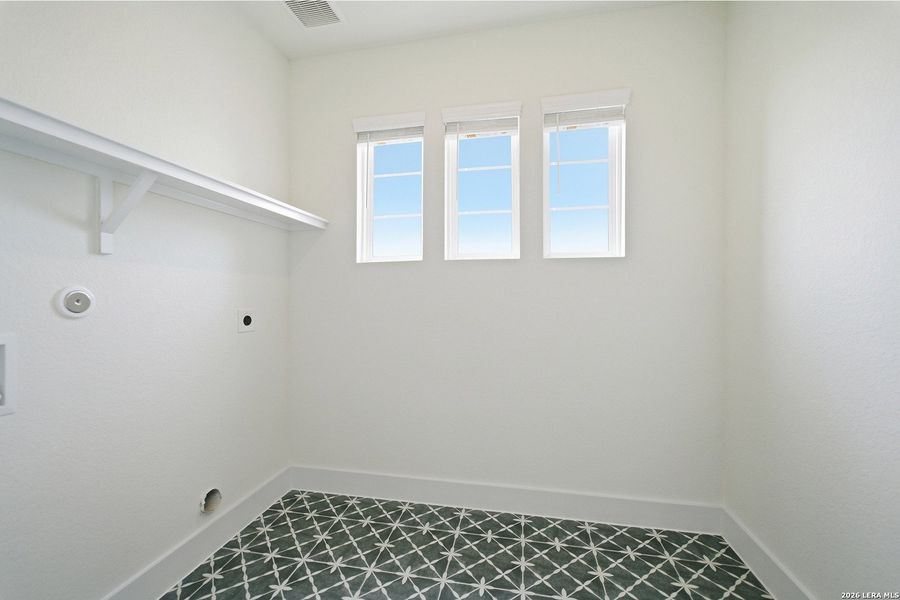 Spacious, unfurnished interior of a new home in Megan's Landing, Castroville (Image 27).