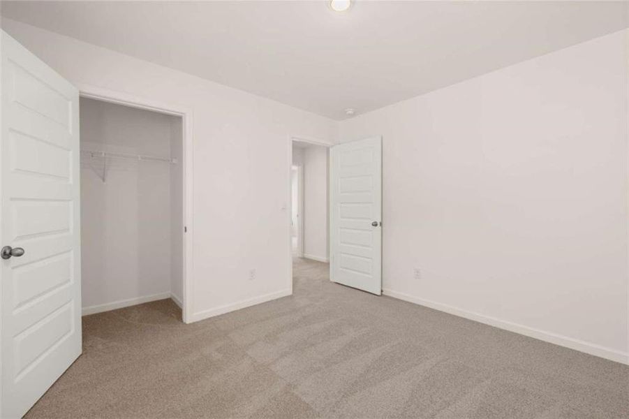 Spacious, unfurnished interior of a new home in Shoal Creek, Hampton (Image 4).