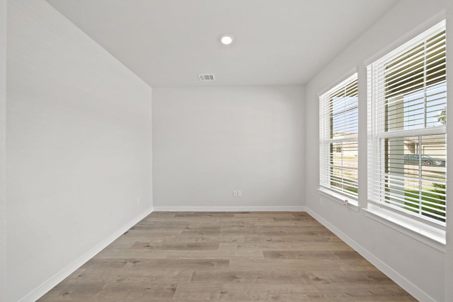 Spacious, unfurnished interior of a new home in Russell Ranch, Bay City (Image 13).