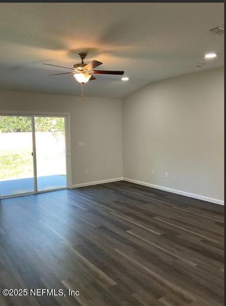 Spacious, unfurnished interior of a new home in , Jacksonville (Image 18).
