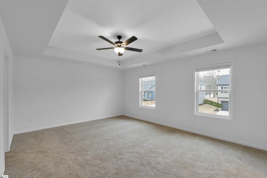 Spacious, unfurnished interior of a new home in Sedona, Greenville (Image 19).
