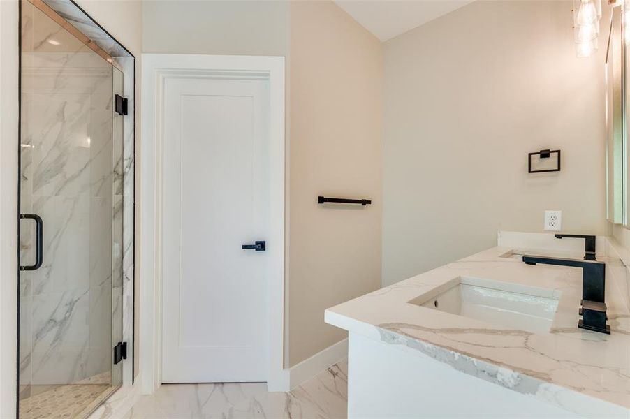 Owners bath with oversized shower Owners bath with oversized shower