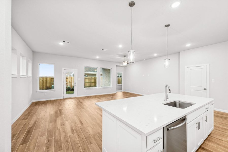 Spacious, unfurnished interior of a new home in The Grand Prairie 50’, Hockley (Image 19).