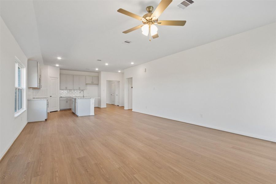 Spacious, unfurnished interior of a new home in Oakwood Estates, Waller (Image 26). Spacious, unfurnished interior of a new home in Oakwood Estates, Waller (Image 26).