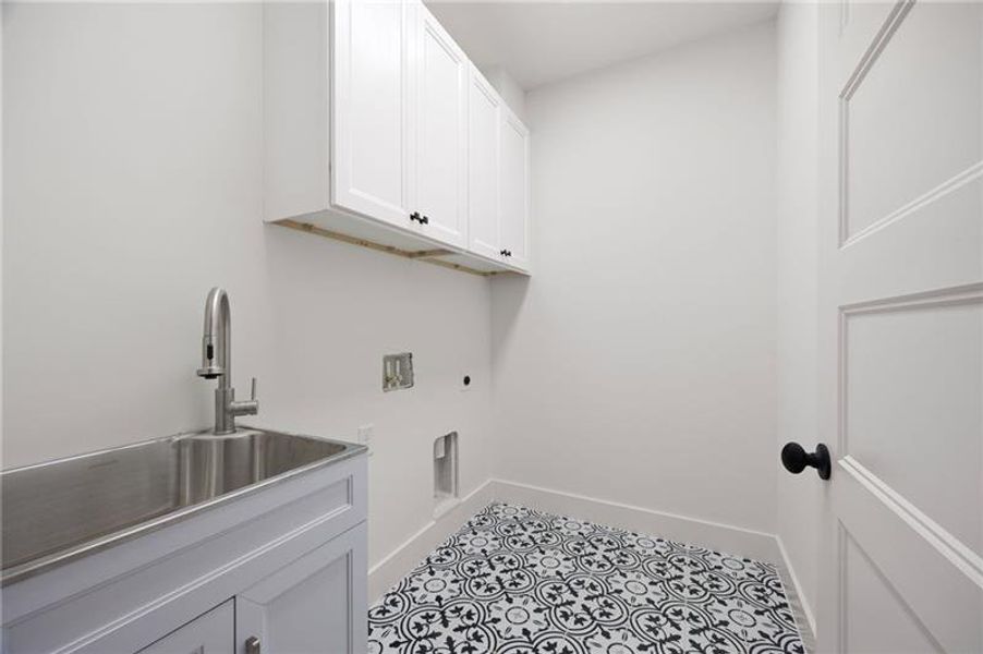 Furnished interior view inside a new home in , Cartersville (Image 7).