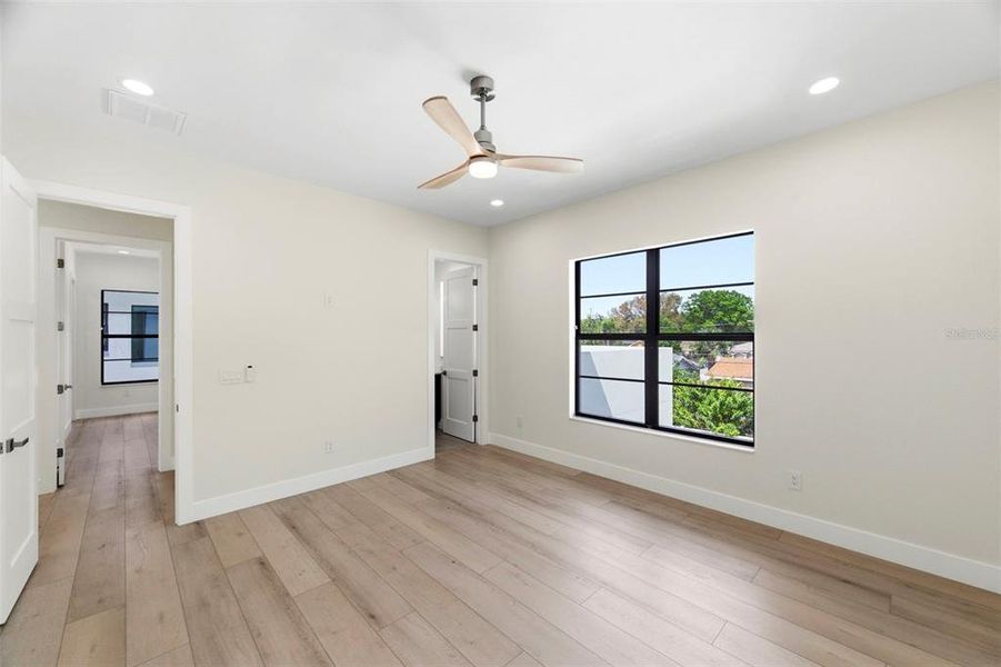 Spacious, unfurnished interior of a new home in , St. Petersburg (Image 46).