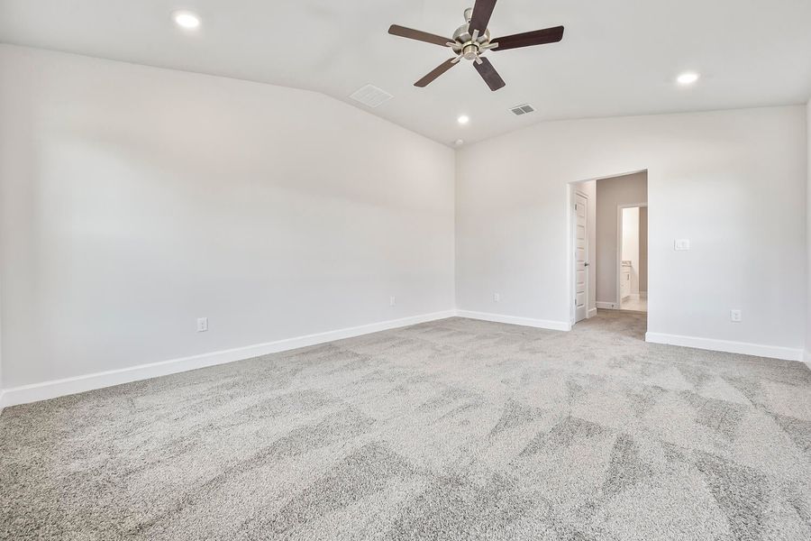 Representative unfurnished interior of a home built from the 2000 by Adams Homes in Winding Oaks, Weeki Wachee (Image 19).