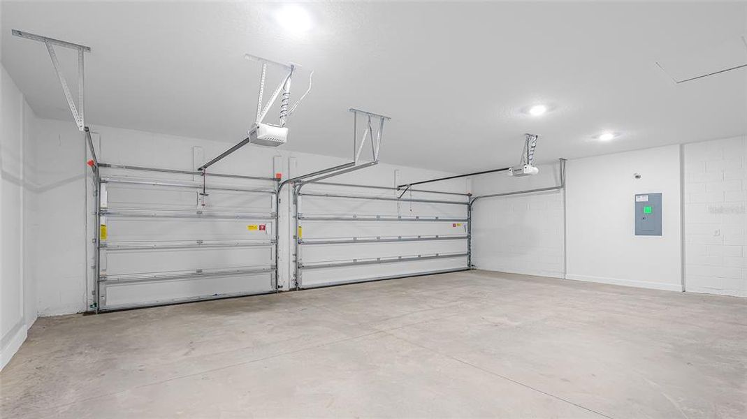 Spacious, unfurnished interior of a new home in Cresswind at Lake Harris, Tavares (Image 37).