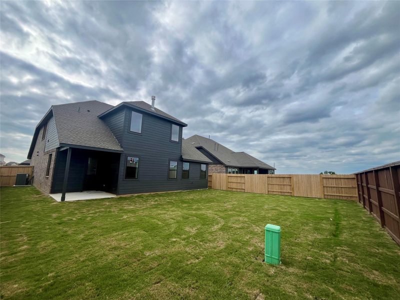 Exterior details and patio area of a home in Oakwood Estates, Waller (Image 3).