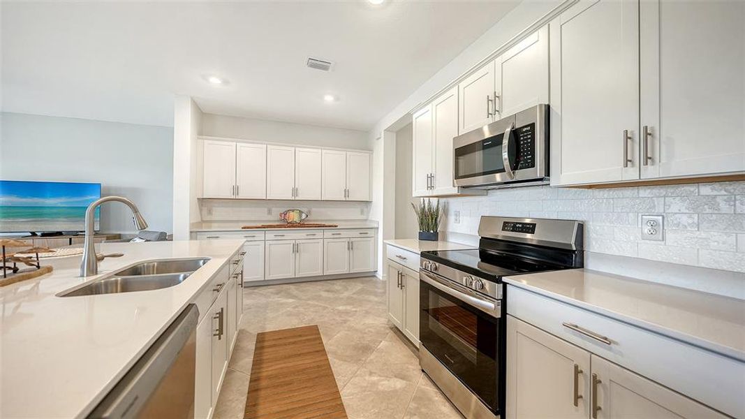 Furnished interior view inside a new home in , Venice (Image 37).