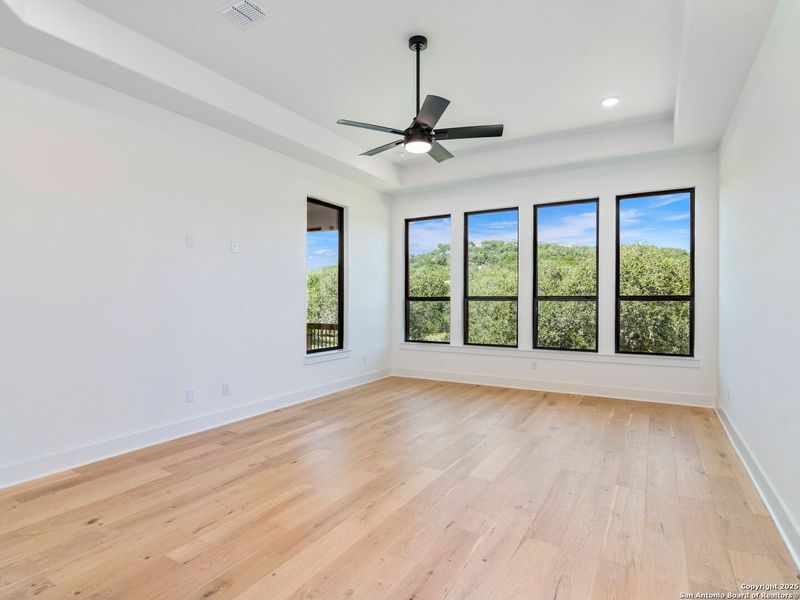 Spacious, unfurnished interior of a new home in Verandas at the Rim, San Antonio (Image 22).