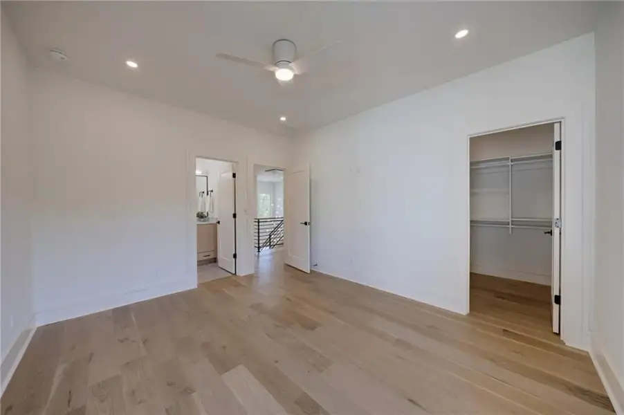 Spacious, unfurnished interior of a new home in , Sandy Springs (Image 23).
