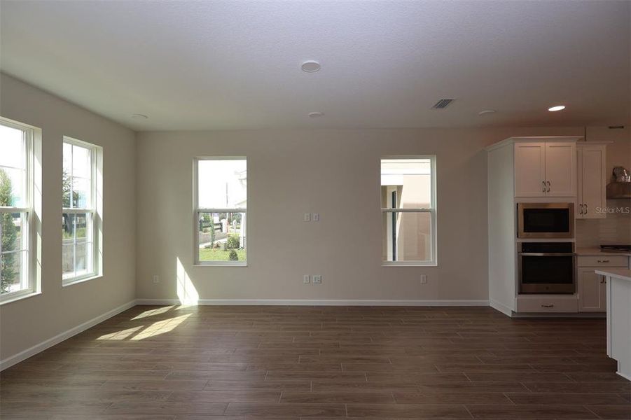 Spacious, unfurnished interior of a new home in Lake Star at Ovation, Winter Garden (Image 25).
