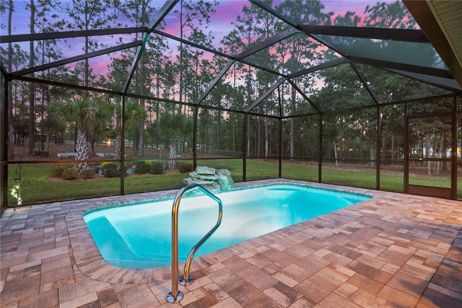 Exterior details and patio area of a home in , Dunnellon (Image 3).