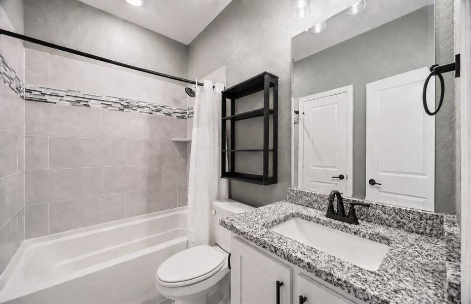 Furnished interior view inside a new home in , Waxahachie (Image 9).
