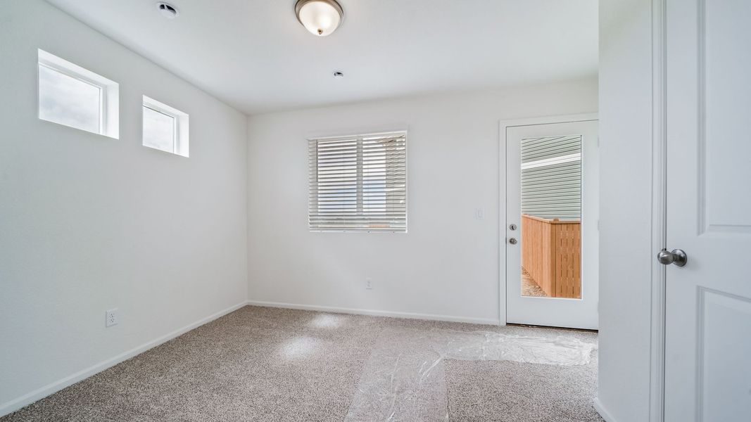 Spacious, unfurnished interior of a new home in Reunion, Commerce City (Image 20).