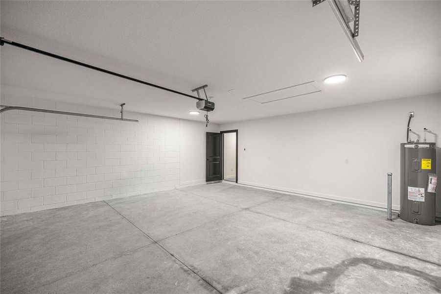 Spacious, unfurnished interior of a new home in , Ocala (Image 20).