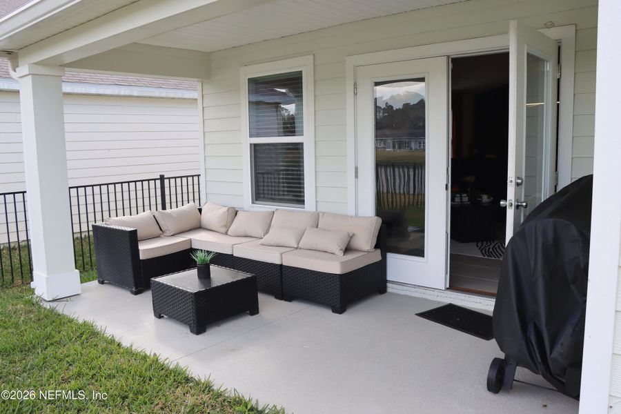Exterior details and patio area of a home in Hawkes Meadow, Jacksonville (Image 20).