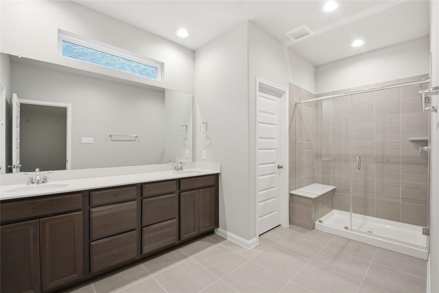 Dual Sinks, extra large shower with bench! Dual Sinks, extra large shower with bench!