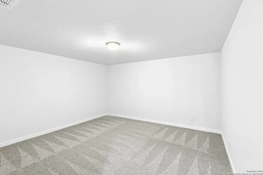Spacious, unfurnished interior of a new home in Willowbrook, New Braunfels (Image 10).
