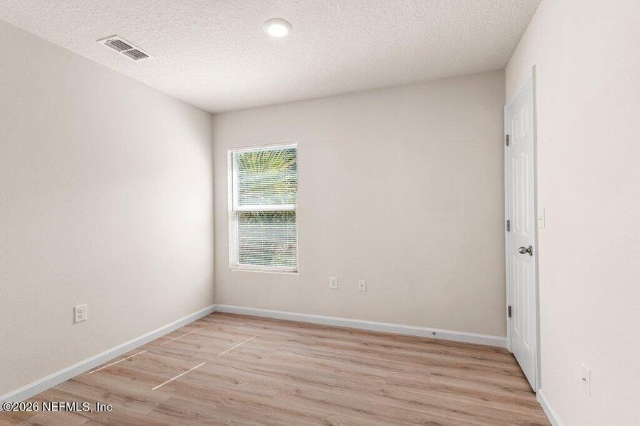 Spacious, unfurnished interior of a new home in , Jacksonville (Image 17).