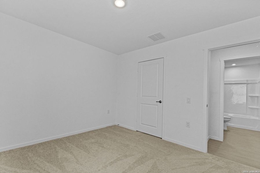Spacious, unfurnished interior of a new home in Somerset Meadows, San Antonio (Image 17). Spacious, unfurnished interior of a new home in Somerset Meadows, San Antonio (Image 17).
