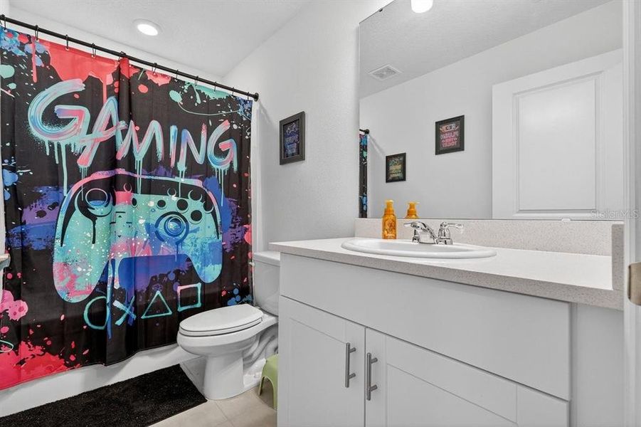 Furnished interior view inside a new home in , Edgewater (Image 25).