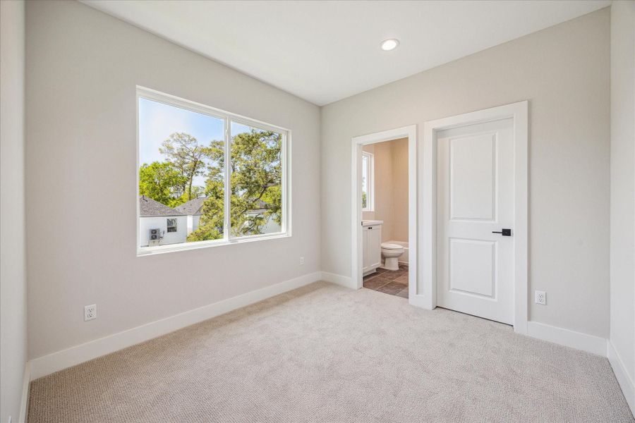 Image 15 of a home in .