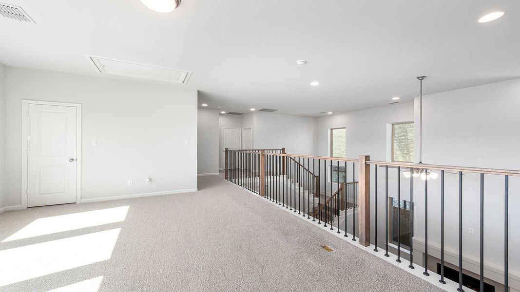 Spacious, unfurnished interior of a new home in Avondale 40', Fate (Image 17).