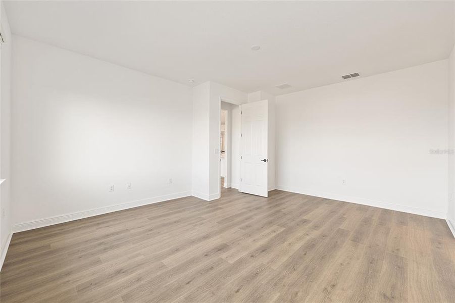 Spacious, unfurnished interior of a new home in , Ocala (Image 31).