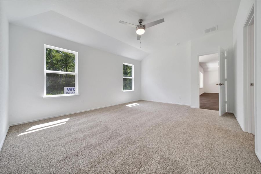 Spacious, unfurnished interior of a new home in Williams Reserve East, Conroe (Image 23).