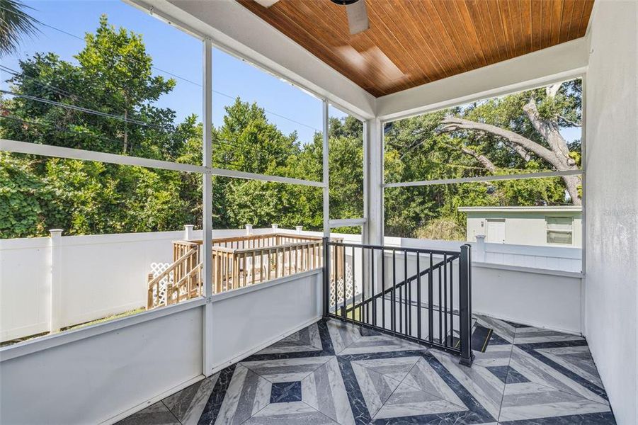 Exterior details and patio area of a home in , St. Petersburg (Image 18).